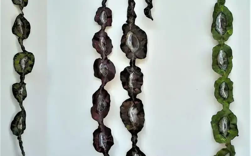 Kowhai Pod - Reds - Canvas/Wire Sculpture